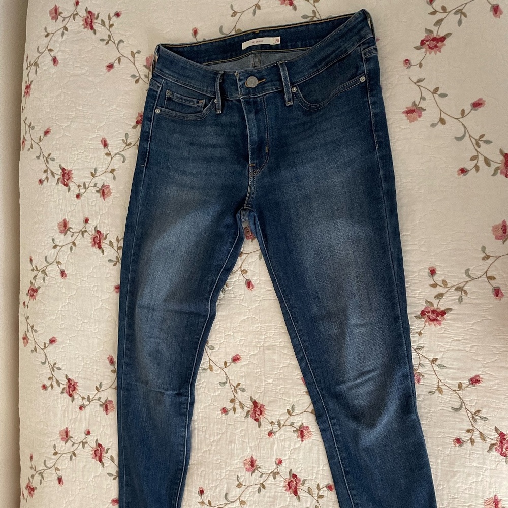 Levi's 711 Skinny Jeans